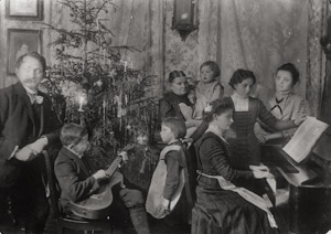 Los 4305 - Sander, August - Weihnachten (The Sander family at Christmas) - 0 - thumb