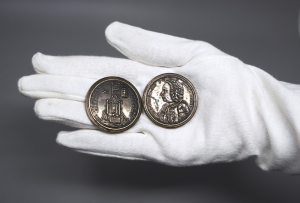 Los 421 - Jud Süß-Schraubthaler und Oppenheimer, Joseph Süß - Schraubtaler mit dem Porträt Joseph Süß Oppenheimers. Süddeutschland um 1738 - 13 - thumb