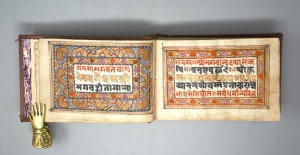 Los 1099 - Hindu-Manuskript - Mit 5 doppelblattgroßen Ziertiteln in Gold und Farben sowie 5 Miniaturen. Nordwestindien um 1900. - 2 - thumb