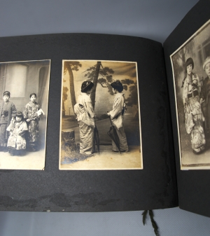 Los 105 - Japan - Fotoalbum mit Porträts und Alltagsszenen - 10 - thumb