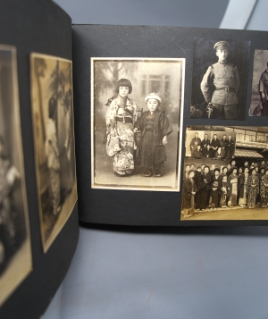 Los 105 - Japan - Fotoalbum mit Porträts und Alltagsszenen - 11 - thumb