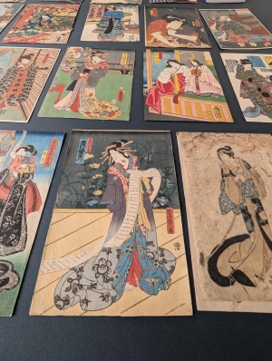 Los 602 - Bijin-ga - Sammlung von 36 Ukiyo-e Farbholzschnitten verschiedener Künstler. Tokio 1831-1866 - 11 - thumb