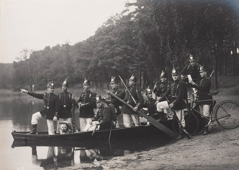 Lot 249, Auction  127, Garde-Schützen-Bataillons Fotoalbum, Album mit 24 Silbergelatineabzügen