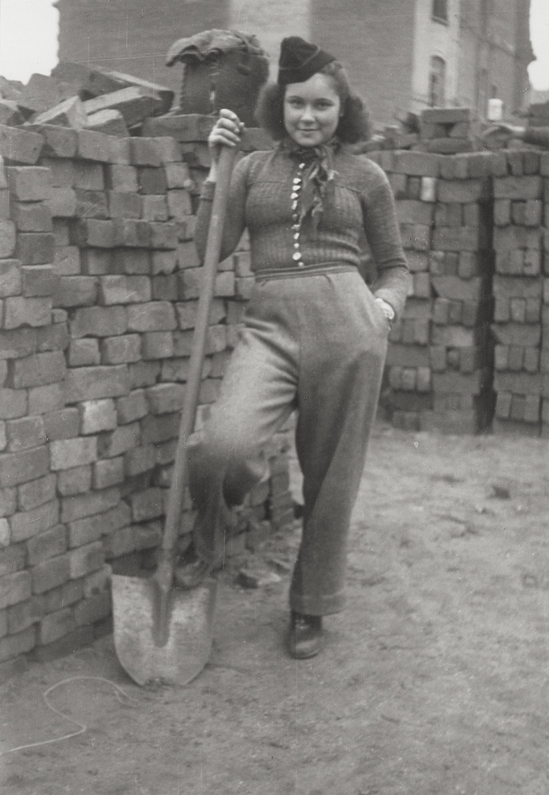 Lot 4223, Auction  127, Mai, Karl-Heinz, Trümmerfrauen, Leipzig
